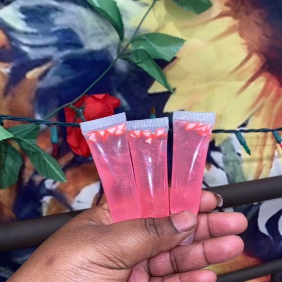 Strawberry gloss - Picture 2 of 6